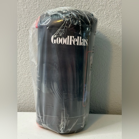 Franco Goodfellas Bedding Super Soft Micro Raschel 46"x60" Throw Blanket - Picture 2 of 3